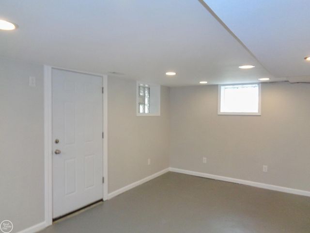 40 Riverside Drive, Mount Clemens, MI 48043