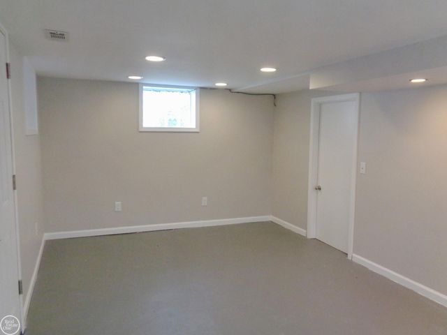 40 Riverside Drive, Mount Clemens, MI 48043