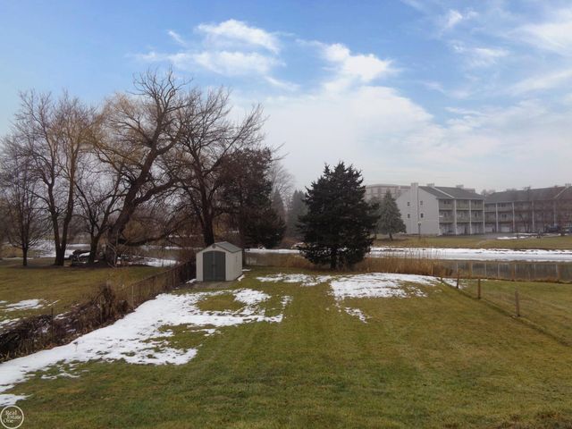 40 Riverside Drive, Mount Clemens, MI 48043