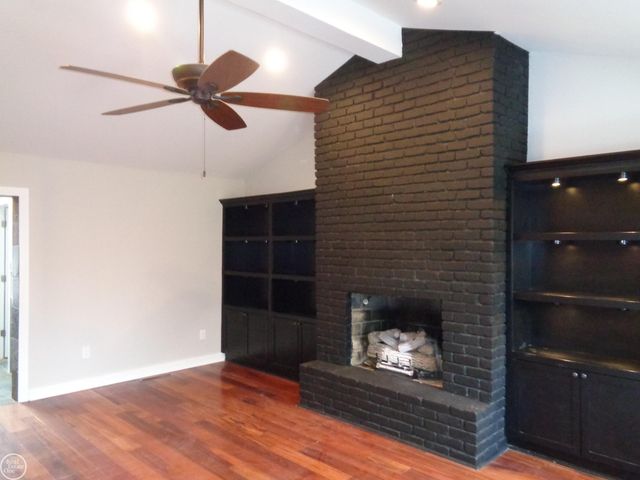 40 Riverside Drive, Mount Clemens, MI 48043