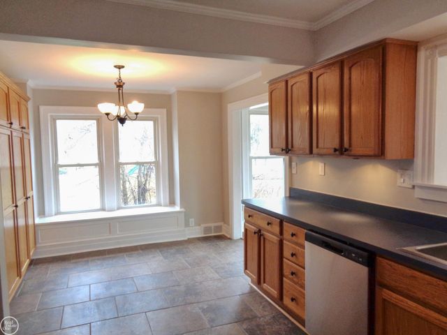 40 Riverside Drive, Mount Clemens, MI 48043