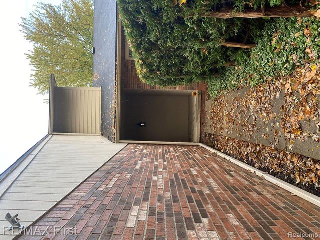 17769 Edloytom Way, Clinton Township, MI 48038