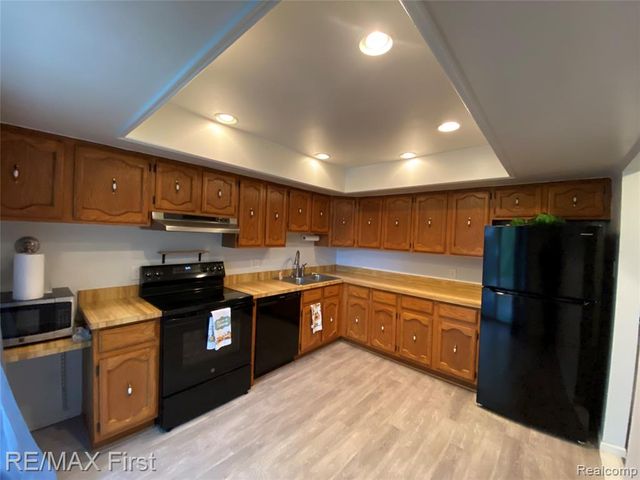 17769 Edloytom Way, Clinton Township, MI 48038