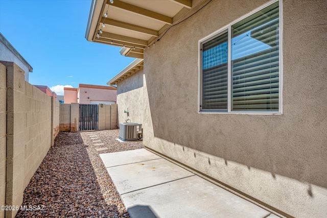 3055 N Dales Crossing Drive, Tucson, AZ 85745