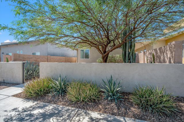 3055 N Dales Crossing Drive, Tucson, AZ 85745