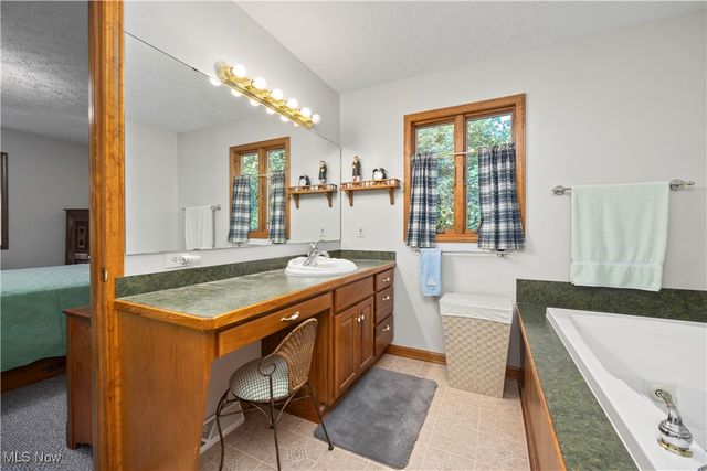 13612 Thompson Road, Vermilion, OH 44089