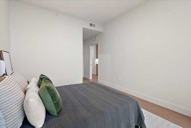 144 Oakes Street 1905, Grand Rapids, MI 49503