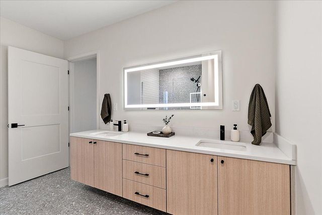 144 Oakes Street 1905, Grand Rapids, MI 49503