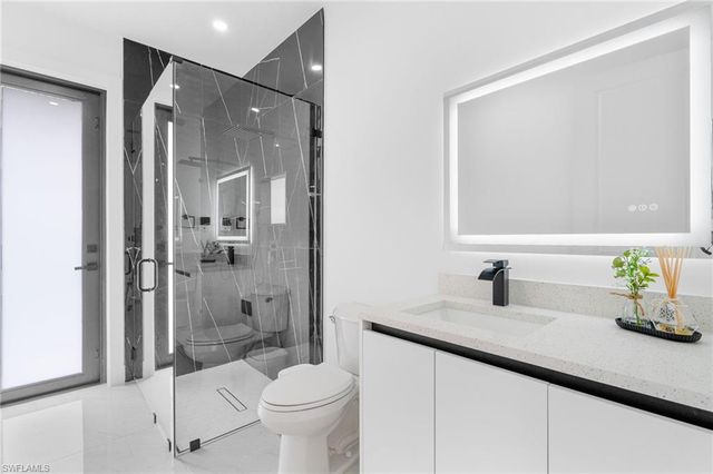 2604 20th AVE NE, Naples, FL 34120