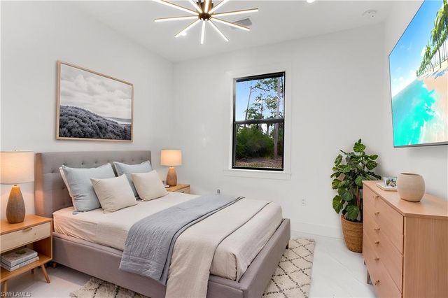 2604 20th AVE NE, Naples, FL 34120