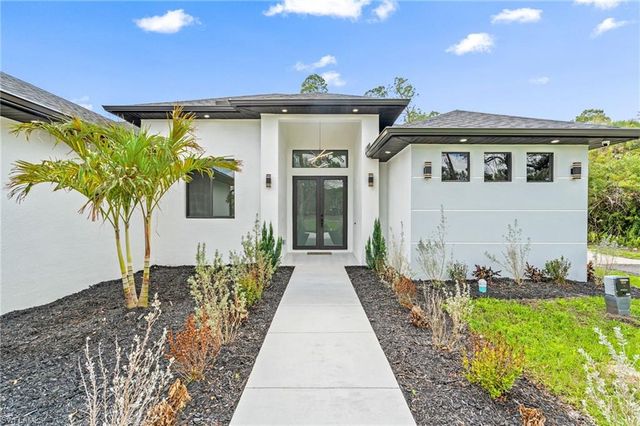 2604 20th AVE NE, Naples, FL 34120