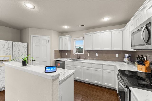 701 NW 67th Avenue, Bentonville, AR 72713