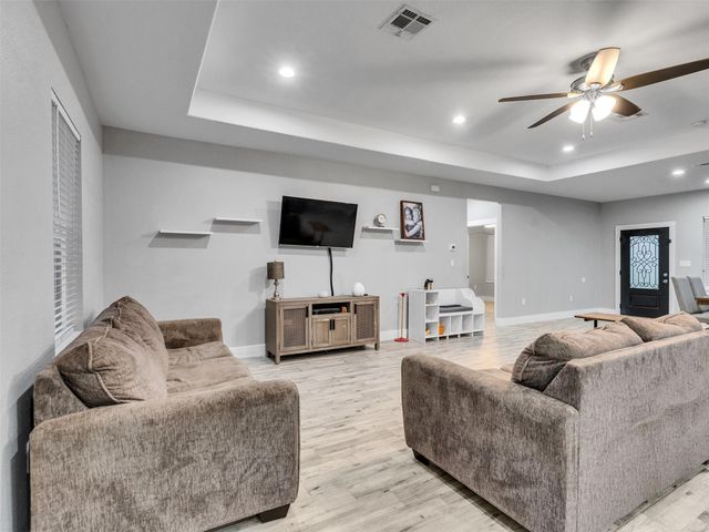 24 County Road 2293, Cleveland, TX 77327