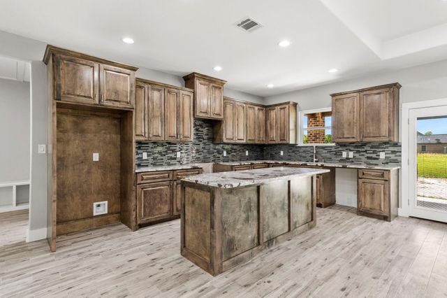 24 County Road 2293, Cleveland, TX 77327