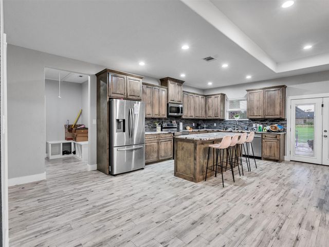 24 County Road 2293, Cleveland, TX 77327