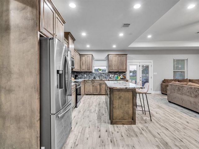 24 County Road 2293, Cleveland, TX 77327