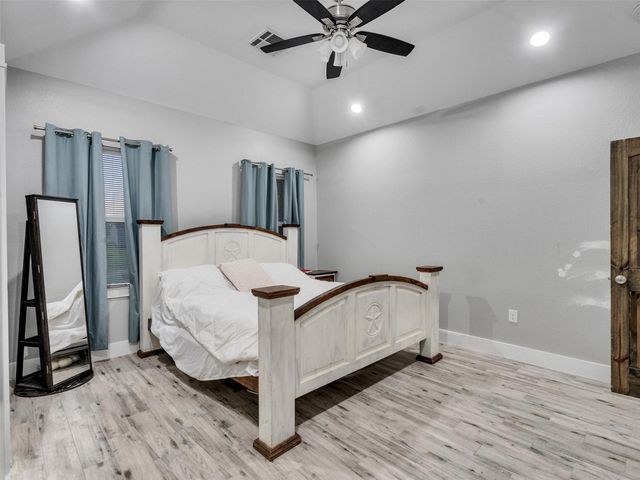 24 County Road 2293, Cleveland, TX 77327