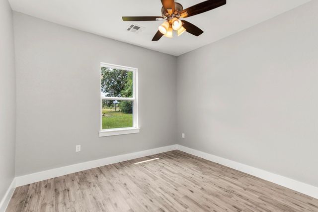 24 County Road 2293, Cleveland, TX 77327