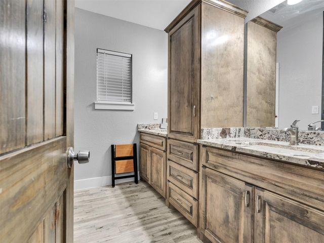 24 County Road 2293, Cleveland, TX 77327