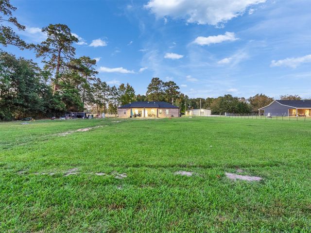 24 County Road 2293, Cleveland, TX 77327