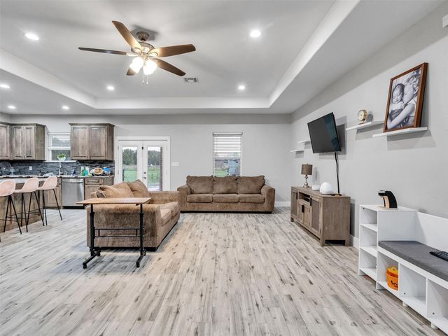 24 County Road 2293, Cleveland, TX 77327