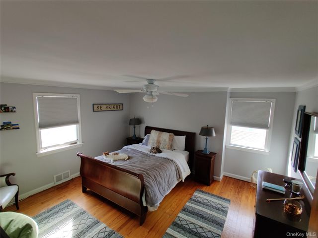 10 Hayes Road, Amityville, NY 11701