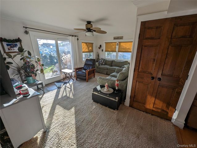 10 Hayes Road, Amityville, NY 11701