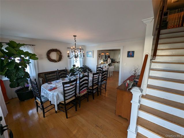 10 Hayes Road, Amityville, NY 11701