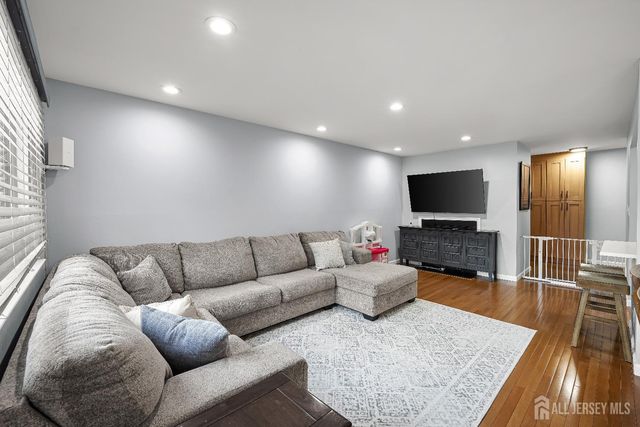 20 Arrowsmith Court, Old Bridge, NJ 07747