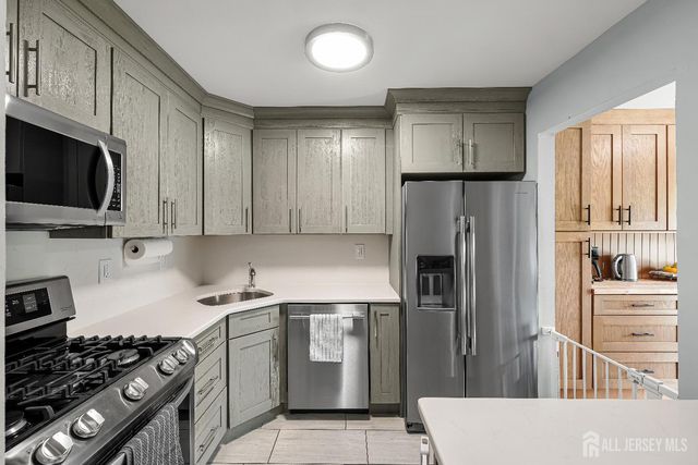 20 Arrowsmith Court, Old Bridge, NJ 07747