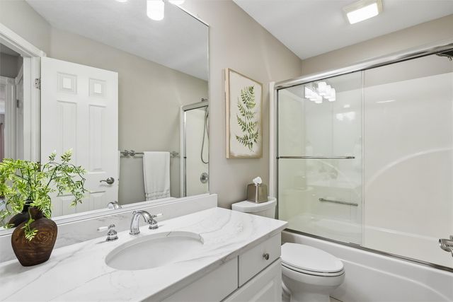 13551 Village Court, Clive, IA 50325