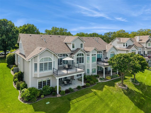13551 Village Court, Clive, IA 50325