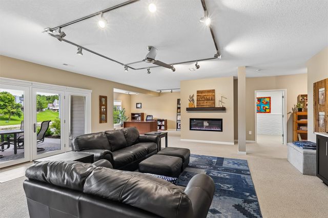 13551 Village Court, Clive, IA 50325