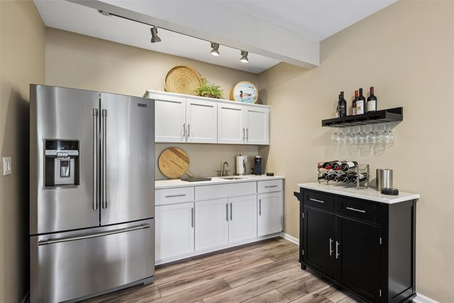 13551 Village Court, Clive, IA 50325
