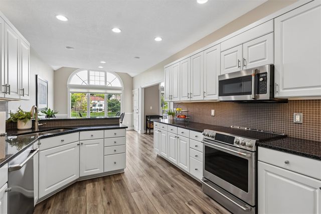 13551 Village Court, Clive, IA 50325