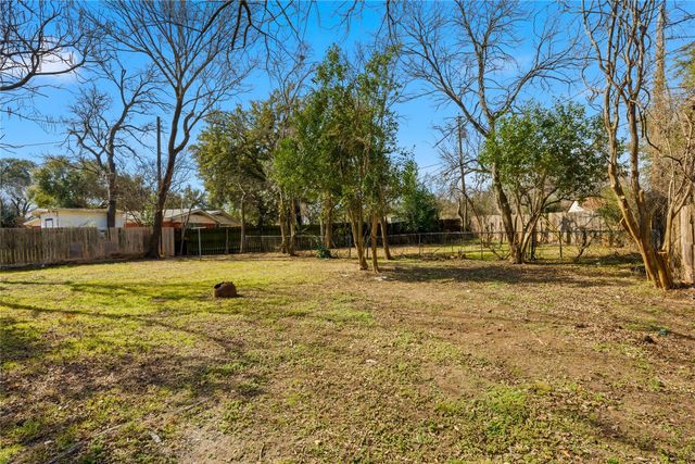 2711 Old Robinson Road, Waco, TX 76706
