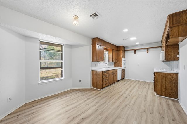 2711 Old Robinson Road, Waco, TX 76706