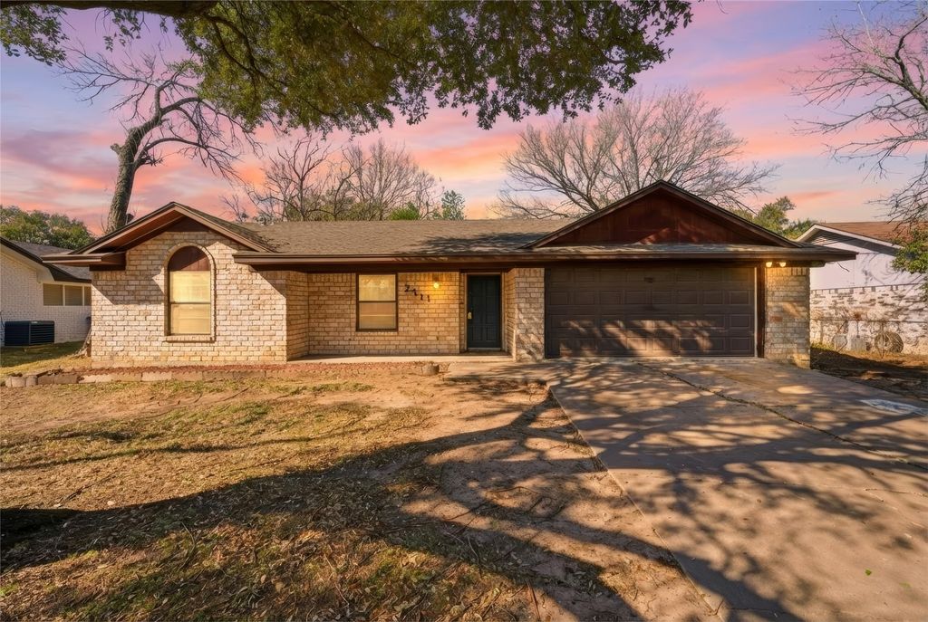 2711 Old Robinson Road, Waco, TX 76706