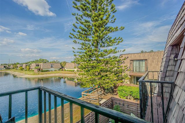 15314 E POND WOODS DRIVE, Tampa, FL 33618