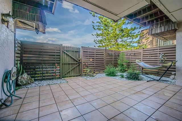 15314 E POND WOODS DRIVE, Tampa, FL 33618