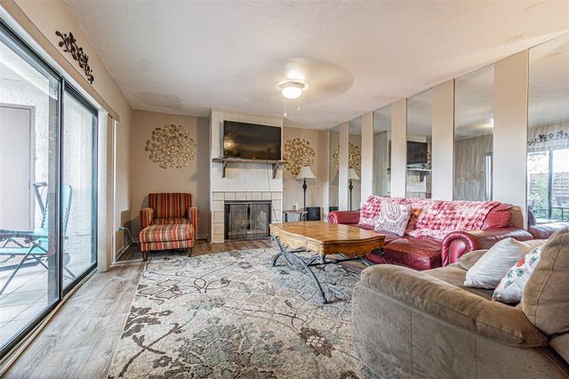 15314 E POND WOODS DRIVE, Tampa, FL 33618