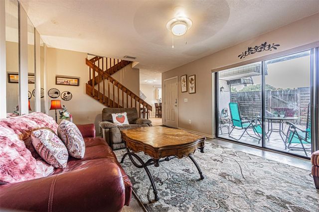 15314 E POND WOODS DRIVE, Tampa, FL 33618