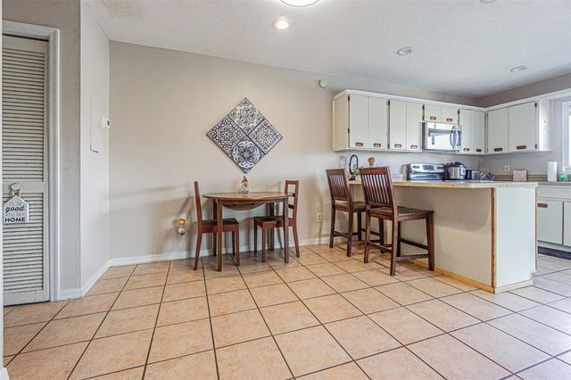 15314 E POND WOODS DRIVE, Tampa, FL 33618