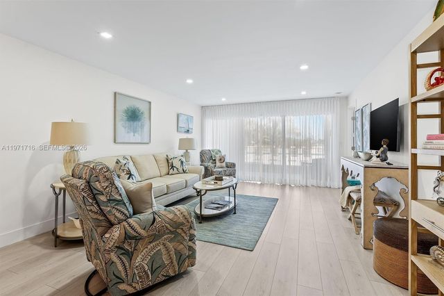 1030 Us Highway 1 112, North Palm Beach, FL 33408