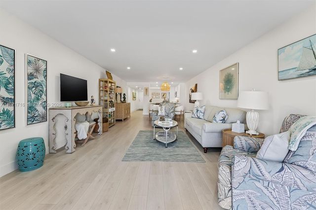 1030 Us Highway 1 112, North Palm Beach, FL 33408