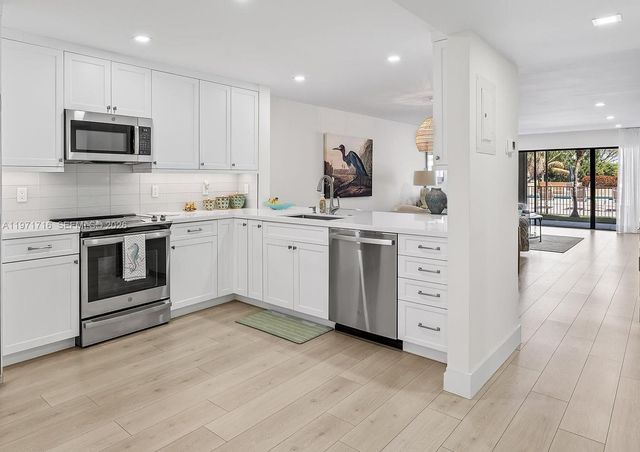 1030 Us Highway 1 112, North Palm Beach, FL 33408