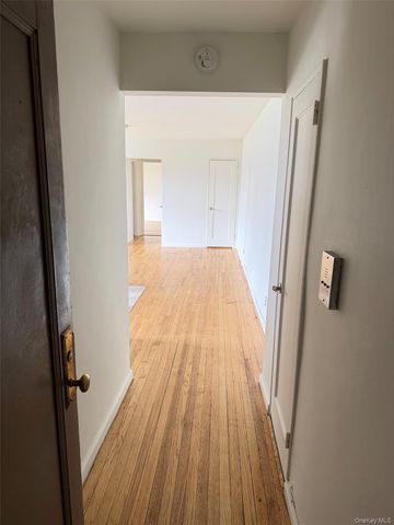 10 DAVENPORT Avenue 1N, New Rochelle, NY 10801