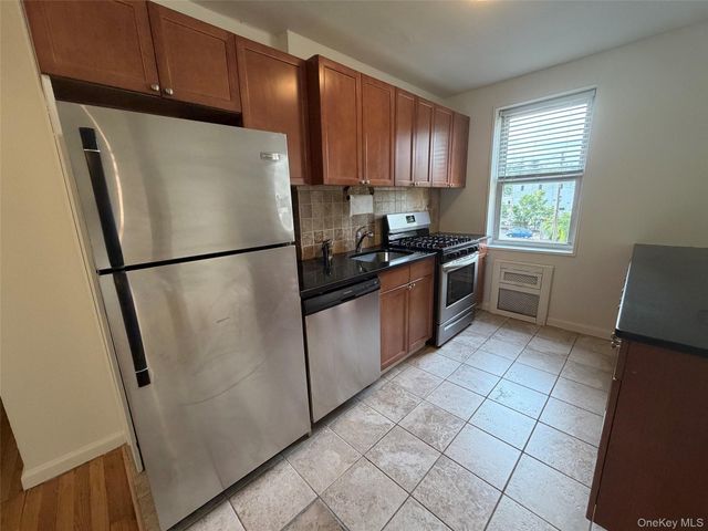 10 DAVENPORT Avenue 1N, New Rochelle, NY 10801