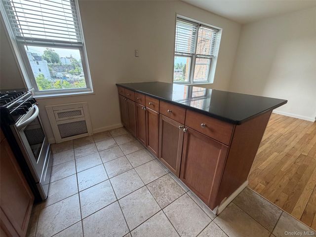 10 DAVENPORT Avenue 1N, New Rochelle, NY 10801