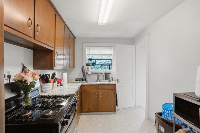 201 17 Street, East Moline, IL 61244